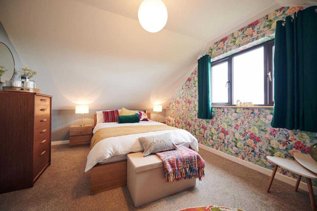 Maes Y Mel- A Couples, Pet Friendly, Rural Romantic Getaway With Countryside Views Gellywen 외부 사진