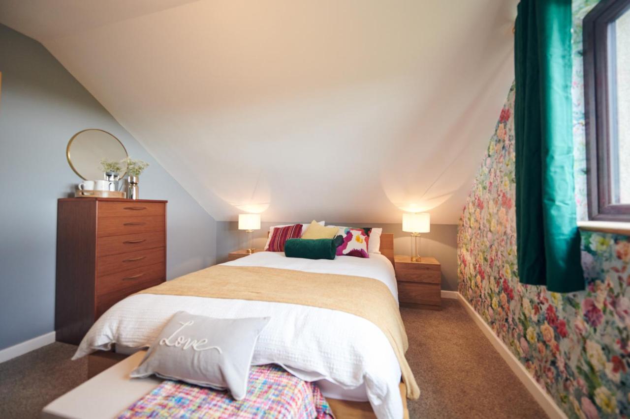 Maes Y Mel- A Couples, Pet Friendly, Rural Romantic Getaway With Countryside Views Gellywen 외부 사진